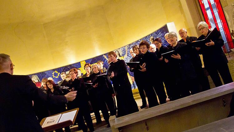 Die Kantorei St. Moriz gestaltete ein Konzert in der Salvatorkirche.Foto: Jochen Berger