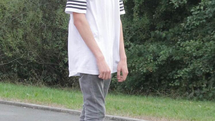 Christian Ziegler steht "goofy" - das heißt, er hat auf dem Longboard den rechten Fuß vorne.