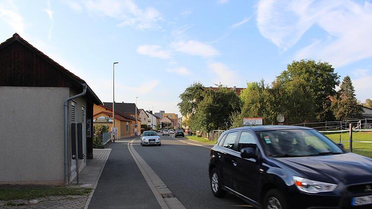 Auch an einem ganz normalen Tag ohne Sperrung der Autobahn ist das Verkehrsaufkommen in Thüngfeld hoch.Evi Seeger