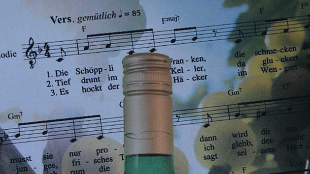 Der Flyer, der kostenlos zu haben ist,   verweist bereits auf das neue Weinlied aus Franken von Kilian Moritz. Repro-Foto: Hanns Friedrich