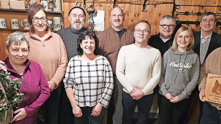Der neue Vorstand (hinten von links): Sandra Dötzer, Jochen Heublein, Norbert Büttner, Raimund Schramm, Zweiter Bürgermeister Markus Pfadenhauer; (vorne von links): Manuela Ender, Kerstin Büttner, Werner Amon, Vanessa Löffler und Konrad Ender