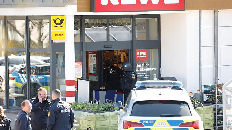 Herzogenaurach: USK-Einsatz in Supermarkt - Mann mit Messer