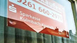 Fast ein Dutzend Häuser an der Teuschnitzer Hauptstraße stehen leer.  Fotos: Hendrik Steffens