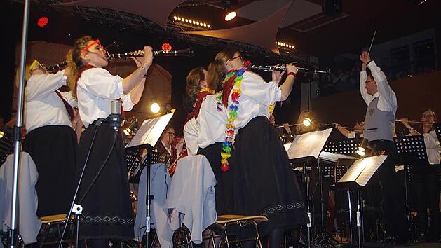 Bei "El Cumbanchero" hielt es niemanden mehr auf den Sitzen.  Fotos: Heike Sch&uuml;lein