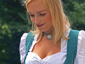 Bayreuth: Laufsteg auf dem Volksfest - Teilnehmenden Models bl&uuml;hen "attraktive Preise"