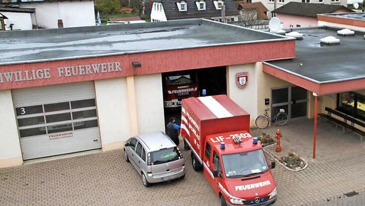 Das Dach des Feuerwehrhauses in Michelau ist undicht. Ein Problem, das die Gemeinde demnächst angehen will. Foto: Gerda Völk