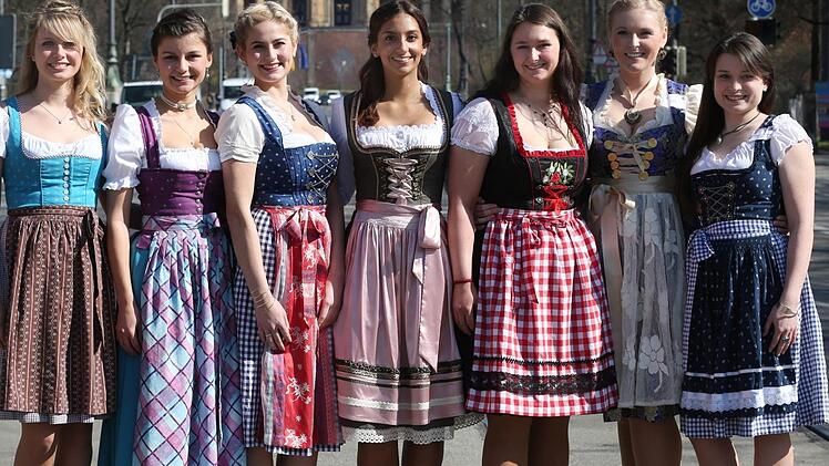 Melanie Fraas (im Bild Dritte von rechts) trat gegen diese Konkurrentinnen an - von links: Lisa Papperger (24, Utting, Medienberaterin), Lena Hochstraßer (22, Höhenrain, Studentin), Lena-Therese Urban (22, Unterneukirchen, Bankfachwirtin), Latifah Wilson (22, Aschaffenburg, Studentin), Jessica Dillinger (26, München, Studentin) und Johanna Merkenschlager (25, Georgensgmünd, Studentin).Foto: Bayerischer Brauerbund