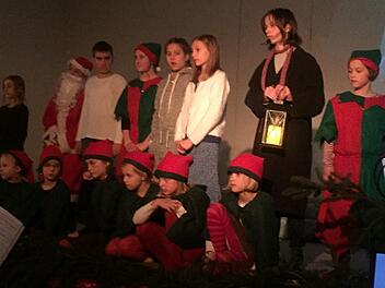 Mit großer Hingabe spielten die Kinder Theater. Anneliese Albert