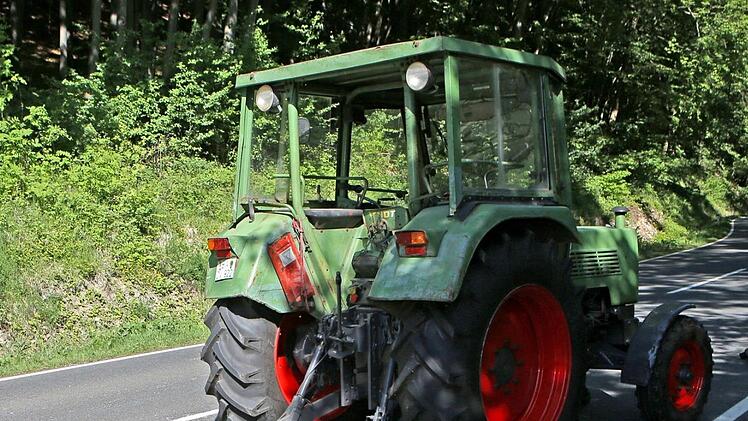 Am Freitagnachmittag wurde ein Mann im mittelfränkischen Aurach im Kreis Ansbach von einem Traktor überrollt.. Symbolfoto: NEWS5/Herse