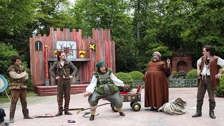 "Robin Hood" feierte Premiere als Familienstück auf der Coburger Freilicht-Bühne am Herzog-Alfred-Brunnen im Hofgarten.Foto: Henning Rosenbusch