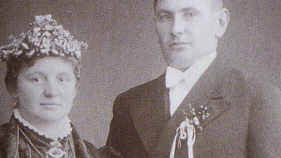 Ida Keller als Braut. Bei Hochzeiten trugen die Frauen früher dunkle Tracht. Foto: privat