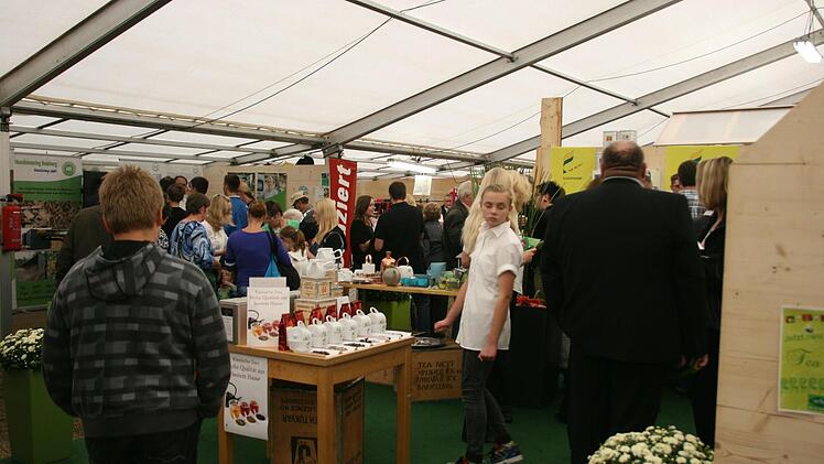 Waren der unterschiedlichsten Art wurden feilgeboten. Foto: Richard Michels