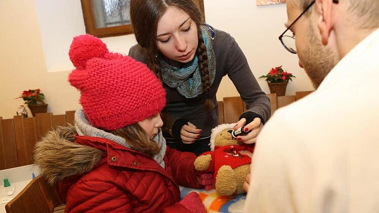 In der Krankenstation für Puppen und Kuscheltiere. Foto: Barbara Herbst