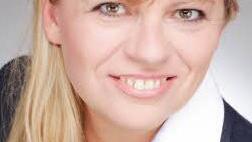 Justyna Swol (Ärztin/45): Für die Ärztin der Intensiv- und Notfallmedizin ist es die erste Wahl im Kreis Kronach. Vor einem Jahr zog sie mit ihrer Familie von Bochum nach Wilhelmsthal. Welche Partei gewinnt, ist ihr gar nicht so wichtig. "Entscheidend ist, dass der neue Landrat die Ärmel hochkrempelt und die Probleme angepackt werden", sagt Swol, die sich im Frankenwald sehr wohlfühlt. "Ich hoffe, dass es gelingt, die Abwanderung zu stoppen." Die Wahlentscheidung der 45-Jährigen fällt erst ku...