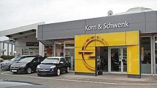 Auf der Ost-Seite des Gebäudes dreht sich alles um die Marke Opel.