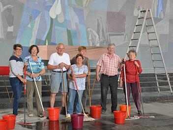 Die freiwilligen Helfer haben in der Kirche eine Grundreinigung vorgenommen.  Foto: Björn Hein
