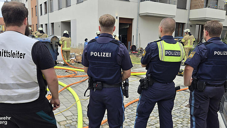 Massive Rauch-Entwicklung auf Lagarde-Gelände - Gaffer stören Feuerwehr