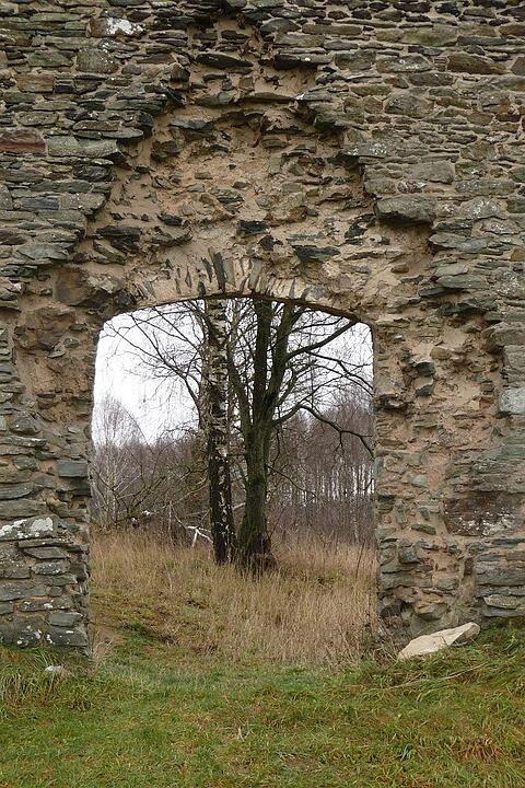 Das Tor der ehemaligen Wallfahrtskirche Heilingskirchen