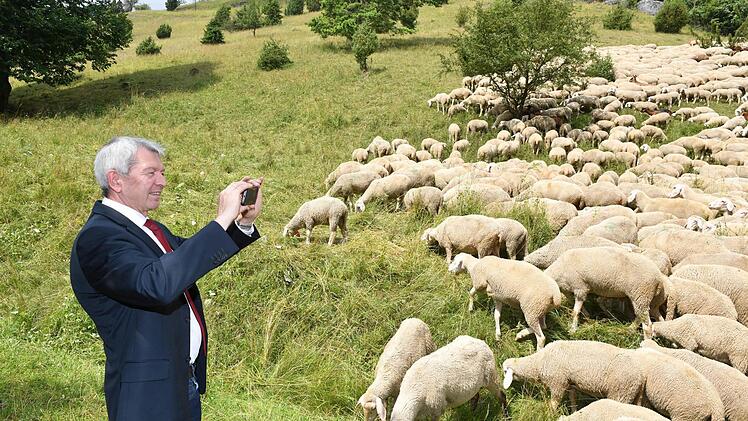 Das ist doch ein schönes Motiv - für den Landrat.Foto: Ronald Rinklef