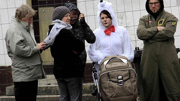 Impressionen vom Faschingsumzug der Weisendorfer Blummazupfer. Foto: Richard Sänger