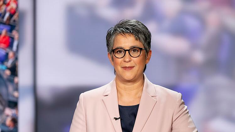 Shakuntala Banerjee moderiert das feierliche Gel&ouml;bnis der Bundeswehr im ZDF.