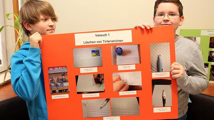 Für den Wettbewerb dokumentierten Jonah Ritter und Maximilian Schirmer ihre Versuche. Fotos: Johanna Blum