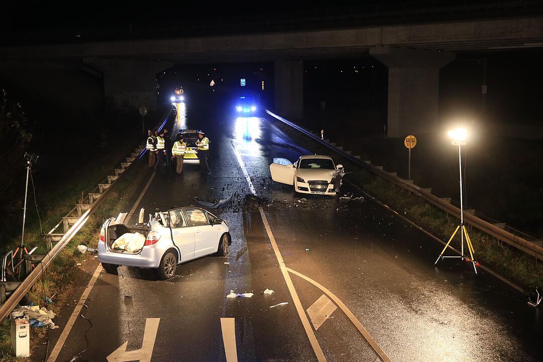 Schwerer Unfall auf der B4 bei Kemmern (Kreis Bamberg) mit zwei schwer verletzten Kindern