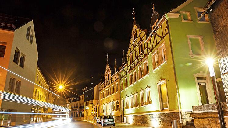 Die Stadt Ludwigsstadt stellt ihre Straßenbeleuchtung komplett auf moderne und sparsame LED-Technik um. Foto: Florian Bauer