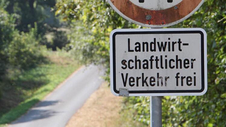 Um Wege wie diesen bei Riedenberg geht es im Ländlichen Kernwegenetz. Foto: Ulrike Müller