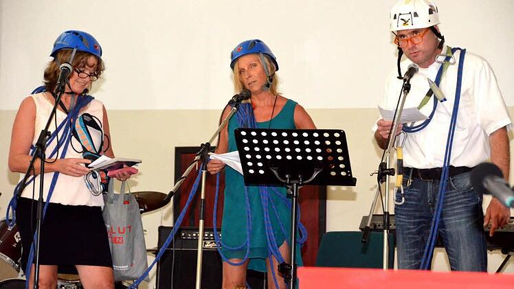 Als "Bergführer" verstanden sich die drei Klassenlehrer der Neunklassigen Mittelschule. v.li: Anja Künzl, Heike Fischer und Andrè Prechtl.  Foto: Peter Rauch