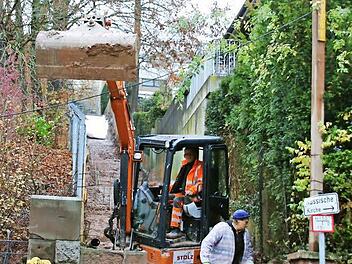 Die Sanierung der Treppe zwischen Salinen- und Friedrich-List-Straße ist in vollem Gange. Mit einer Freigabe in diesem Jahr wird es allerdings sicher nichts mehr. Fotos: Ralf Ruppert