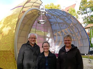 Als Vertreter des Fördervereins "Zelt der Religionen" kamen zum Ortstermin Dekan Hans-Martin Lechner, Rabbinerin Antje Yael Deusel und Diakonin Andrea Hofmann. Foto: Marion Krüger-Hundrup