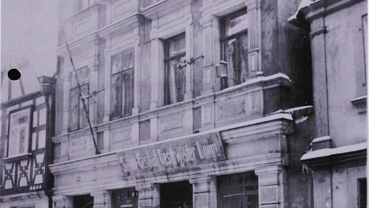 Das Schuh- und Putzwarengeschäft der Geschwister Lump in der Langgasse 19 bestand von 1919 bis 1936.  Kulmbacher Stadtarchiv