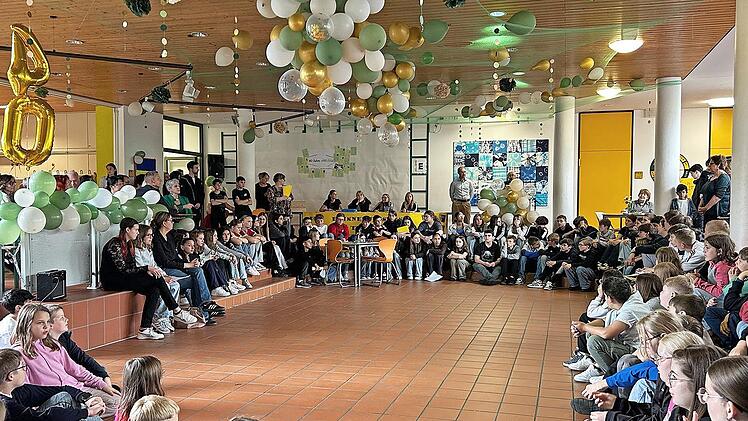 Die Begrüßung beim Schulfest zum 40. Jubiläum der Mittelschule Neunkirchen am Brand.