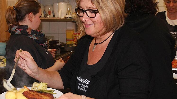 Der Hauptgang war ein Meerrettich-Schnitzel mit feinem Gemüse. Hungrig ging kein Zuschauer heim.