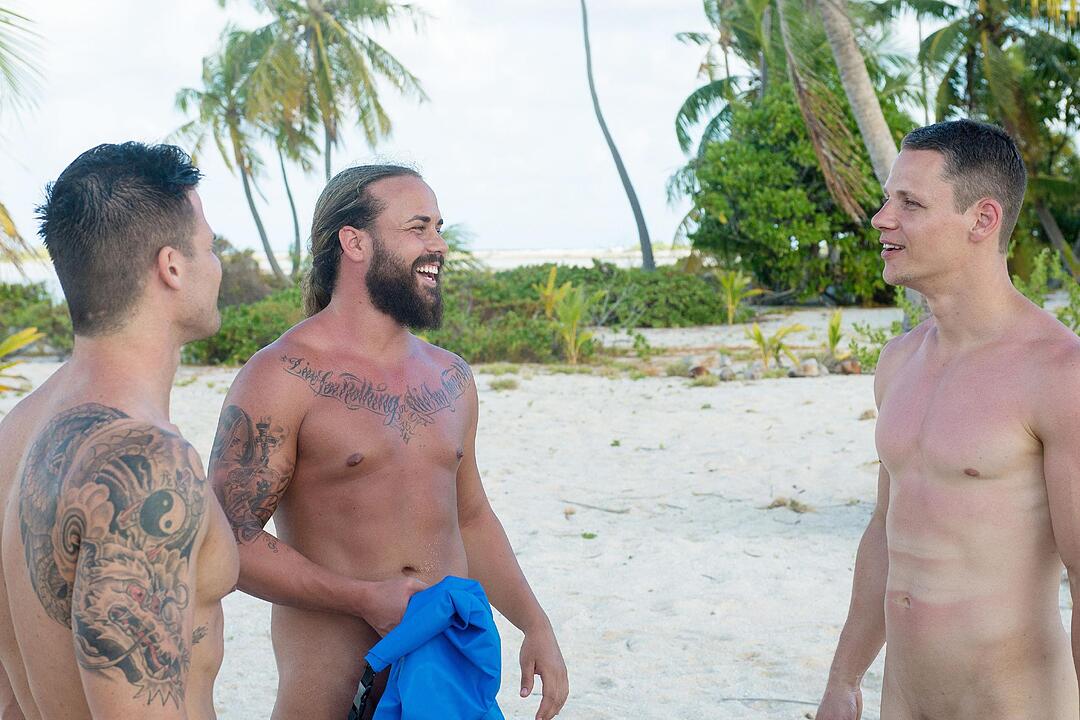 (v.l.)  'Adam' Klaus (30) aus Österreich, 'Adam' Sercan (27) aus Neckarsulm und 'Adam' Marco (32) aus Schweinfurt sind auf einer einsamen Südseeinsel auf der Suche nach ihrer 'Eva'.