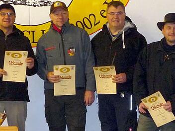 Die Klasse 2, Springer mit Prellschlag bis 16 Joule, wurde von den Gastgeberschützen dominiert. Von links Gerold Henning (Platz 3), Friedrich Reber (Sieger), Thomas Rink (Platz 2) und Konstantin Maximow, der Vierter wurde.