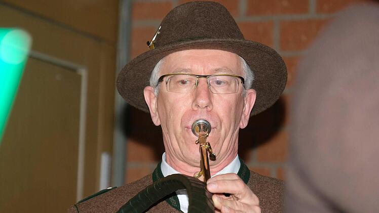 Jagdberater Helmut Keller am Jagdhorn. Foto: Gerd Schaar