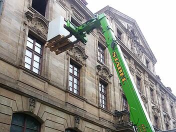 Der Abtransport mit dem Teleskopstapler war der einfachste Teil der Aktion. Foto: Sabine Christofzik
