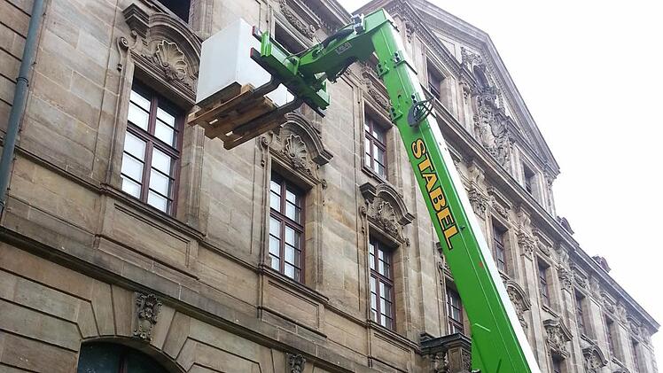 Der Abtransport mit dem Teleskopstapler war der einfachste Teil der Aktion. Foto: Sabine Christofzik