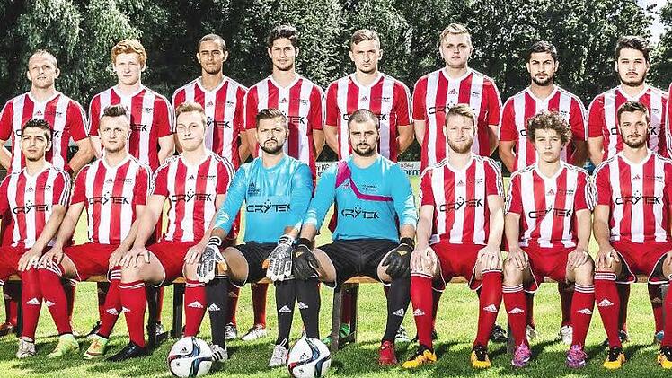 Mit zahlreichen Neuzugängen für die 1. und 2. Mannschaft startet Bezirksligist SV Bosporus Coburg in die neue Fußball-Saison (stehend von links): Ridvan Ahmeti, Benjamin Ahmeti (beide vom TSV Oberlauter), Omar Rahmani (SV Arabesque Coburg), Sertan Sener (FC Coburg), Hayri Özdemir (SpVgg Jahn Forchheim), David Malaj (TSV Bertelsdorf), Ertan Sener (SC Sylvia Ebersdorf), Sertan Cantürk (SV Ketschendorf) und die Trainer Norbert Rebhan (neu), Mehmet Ciray (neu) und Chefcoach Ugur Kolsuz (alt); (vo...