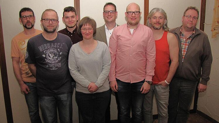 Der neu gewählte Vorstand der Fuschter Musikanten: (vorne von links) Steffen Lell, Sabine Kunz, Markus Öftring, (hinten von links) Harald Hauk, Nico Hauk, Tobias Pfülb, Andreas Schaupp und Michael Stöth. Foto: Ludwig Deschner