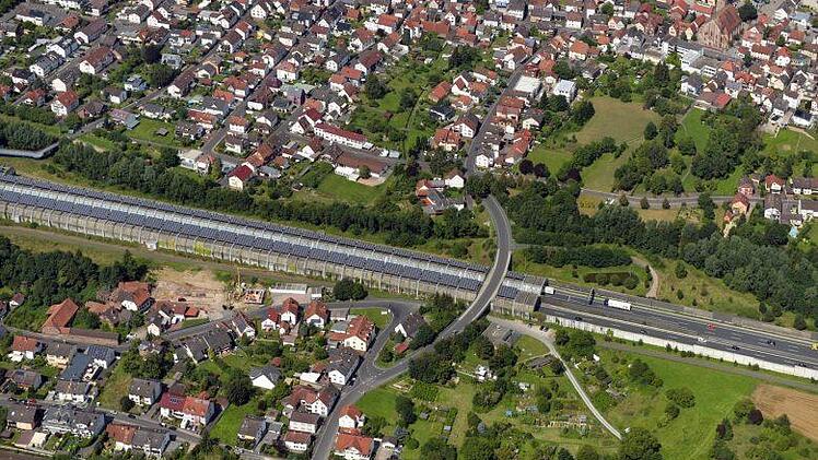 Das könnte das Vorbild für Erlangen sein: die Einhausung der A3 in der Nähe von Aschaffenburg Foto: Hajo Dietz, Nürnberg Luftbild