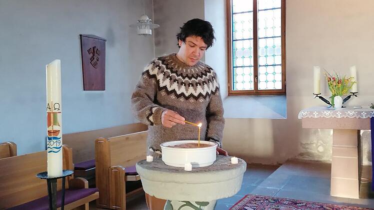 Ein Moment der Stille muss sein. Denn über Langeweile kann sich Pfarrer Niels Hönerlage nach eigener Aussage auch in der gottesdienstfreien Zeit nicht beklagen.Niels Hönerlage