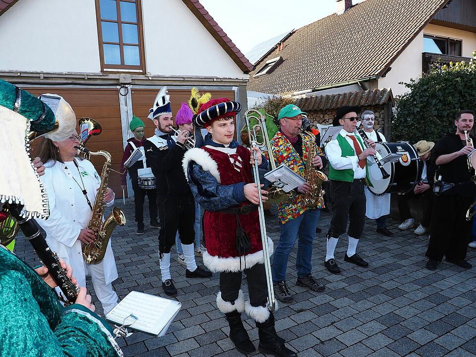 Buntes Faschingstreiben lockte tausende Besucher an.