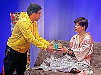 Was enth&auml;lt wohl das Paket, das Anna erh&auml;lt?