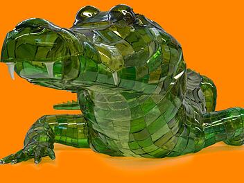 Dieses grüne Krokodil von Bert van Ransbeeck begrüßt auf den Plakaten die Besucher des Coburger Glaspreises auf der Veste und im Glasmuseum in der Rosenau.Foto: Kunstsammlungen Coburg