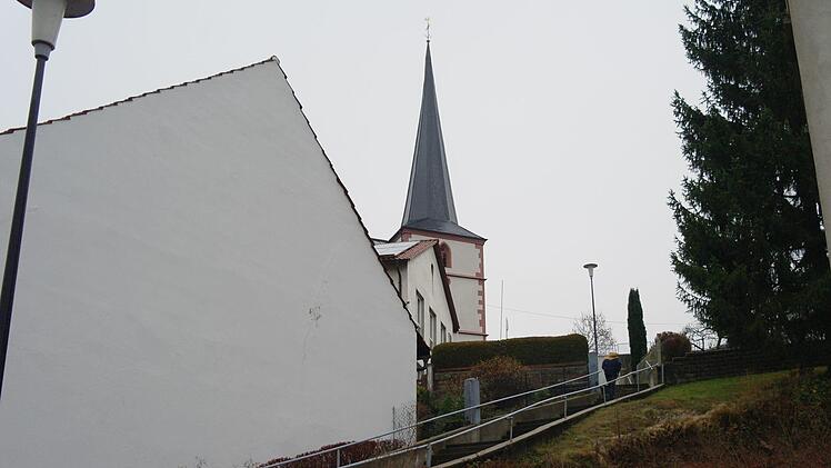 Finanziell ist das Kirchumfeld bereits eingeplant, dennoch ist die tatsächliche Umsetzung derzeit fraglich.  Foto: Stephanie Elm