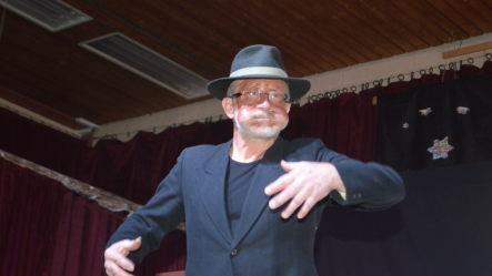 Edwin Metzler als Louis Armstrong in der Crazy-Show. Andreas Lomb
