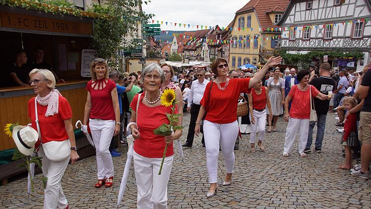 Sie sorgten für einen weiteren Farbtupfer im Festzug.Sabine Weinbeer